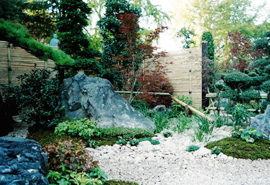 「枯山水とししおどしの庭」（有）横山緑化センター
